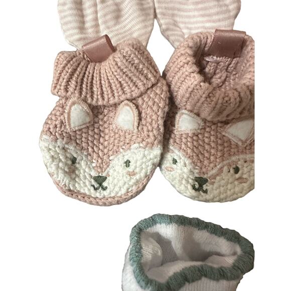 Newborn to 6M Baby Boots, Booties and Socks Bundle - Picture 5 of 11
